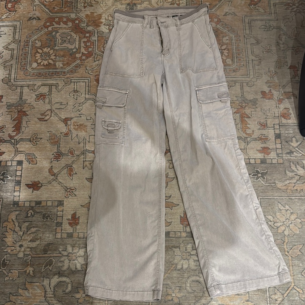 American eagle high rise cargo pant in grey, size 0 (fits closer to a 4)